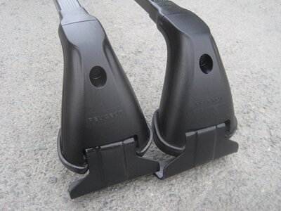 Peugeot 308SW mk2 vm.2014-2021 kattotelineet ilman kattokaiteita olevaan pieni kuva 2.jpg