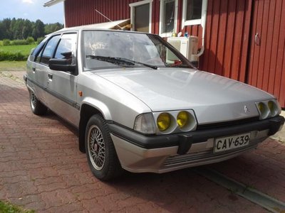 Citroen Bx 16 TRS - 91 automaatti inva-ovella.jpg