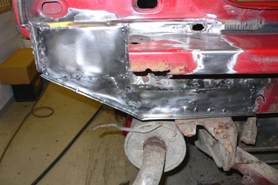 BX vasen takakulma keskeni ruostepaikat.JPG