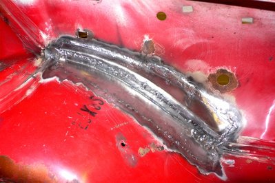 BX vasemman etulokasuojan sisäkaaren paikat 2.JPG