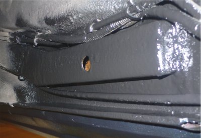 Oikeanpuoleisen pojapalkin peräpään peltipaikka valmis.jpg