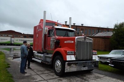 Tapahtuman ISO auto. Kenworth Amerikan rekka.