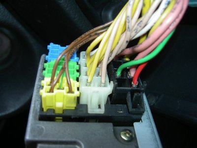 Xantia -00, PU-2294B-radion liittimet.
