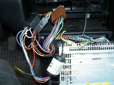Xantia -99, Liitin- ja adapterihässäkkä, sekä Sonyn radio.
