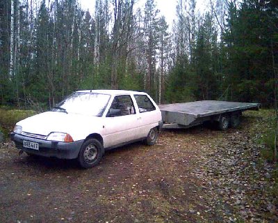 Perspektiivi hämää, kärry ei näytä kovin isolta,