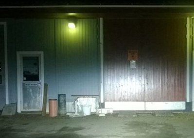 Tässä vaakasuora raja on epätarkka, nouseva kiila epämääräinen ja kirkkain kohta väärässä paikkaa. Ledin valonlähde nyt vaan on väärässä kohtaa valaisinta.