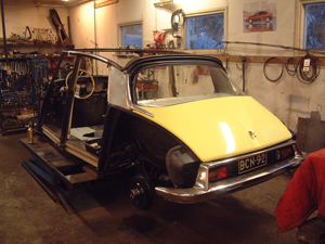 Mitäs tykkäätte väristä? (AC305 Jonquille) Katto tulee olemaan harmaa (AC141 Gris Argent).