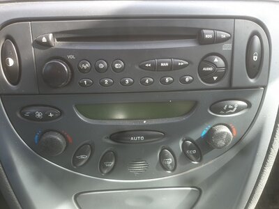 C5 radio.jpg